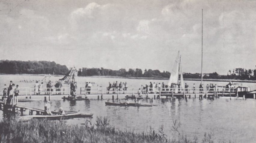 Plaża nad Jeziorem Sławskim z poprzedniego wieku