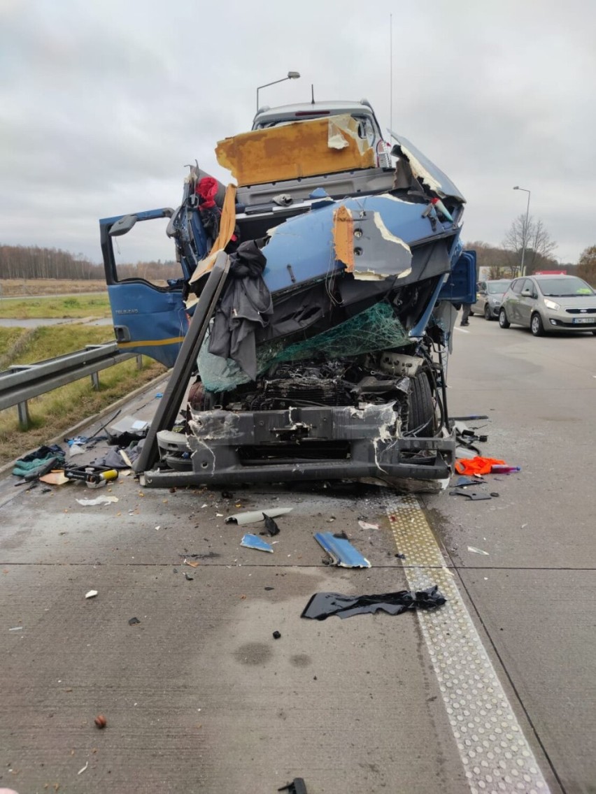 O krok od tragedii. Niebezpiecznie na drogach powiatu zgorzeleckiego. Te zdjęcia poruszają wyobraźnię