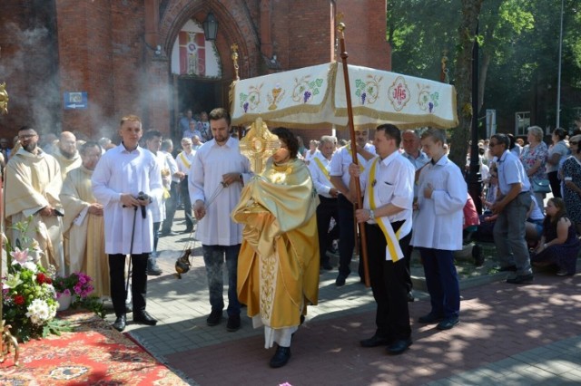 Dziś w Kościele Katolickim uroczystość Najświętszego Ciała i Krwi Chrystusa, znana także pod nazwą Bożego Ciała. Po mszach świętych ulicami lęborskich parafii wyruszą procesje wiernych za Jezusem Chrystusem w Najświętszym Sakramencie.