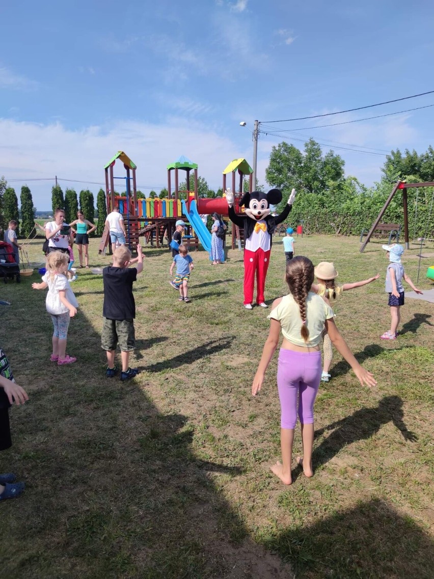 Dzień Dziecka w Uścikowie. OSP zorganizowało pokazy ratownictwa medycznego [ZDJĘCIA]