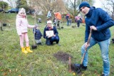 Finał akcji "Jedno dziecko - jedno drzewo". Posadzono niemal 30 drzew na terenach rekreacyjnych nad Liwą [ZDJĘCIA]