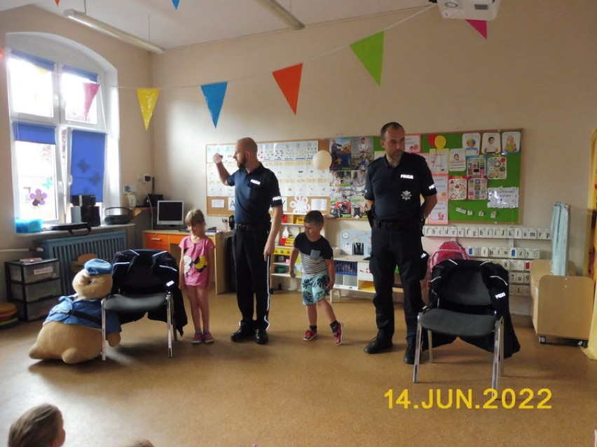 Policjanci odwiedzili dzieci w przedszkolu w Jarogniewicach