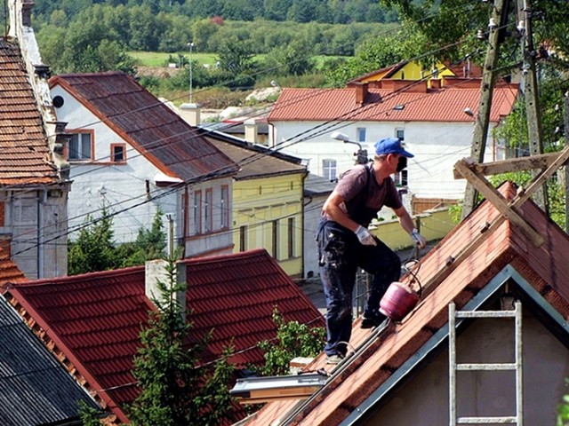 Wśród branż, gdzie najczęściej dochodzi do wypadków podczas pracy, jest budownictwo (zdjęcie poglądowe).