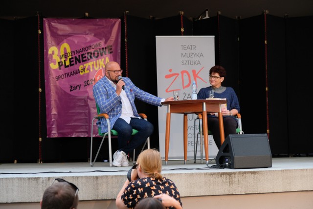 Piotr Gąsowski przyjechał do Żar w ramach Międzynarodowych Plenerowych Spotkań ze Sztuką.