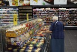 Majówka 2022. Do której godziny będą otwarte sklepy w długi weekend majowy? Biedronka, Lidl, Żabka. Godziny otwarcia sklepów