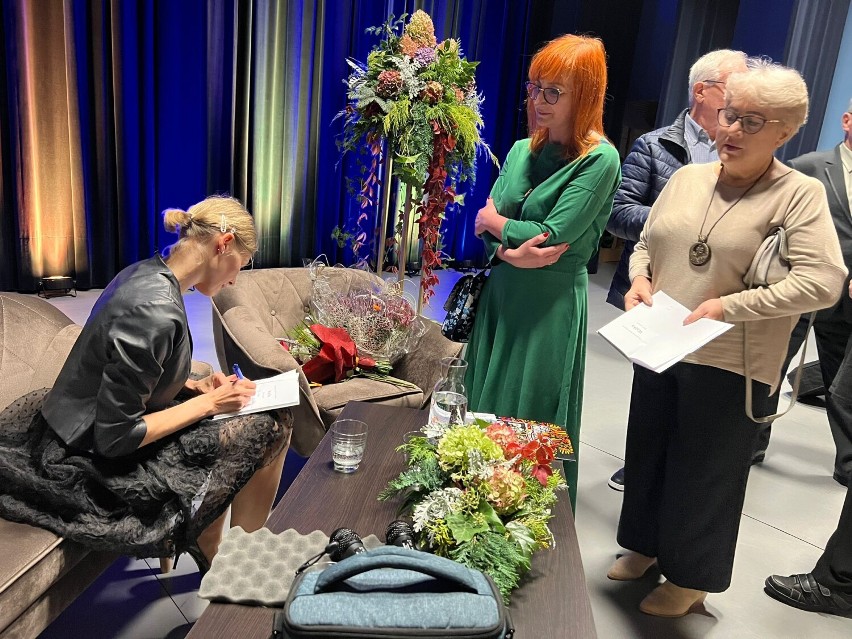 Małgorzata Modrak-Potapowicz, Dawid Krzyk i ich goście, zabrali widownię wieczorku poetyckiego w GOK Lipka w podróż do świata poezji