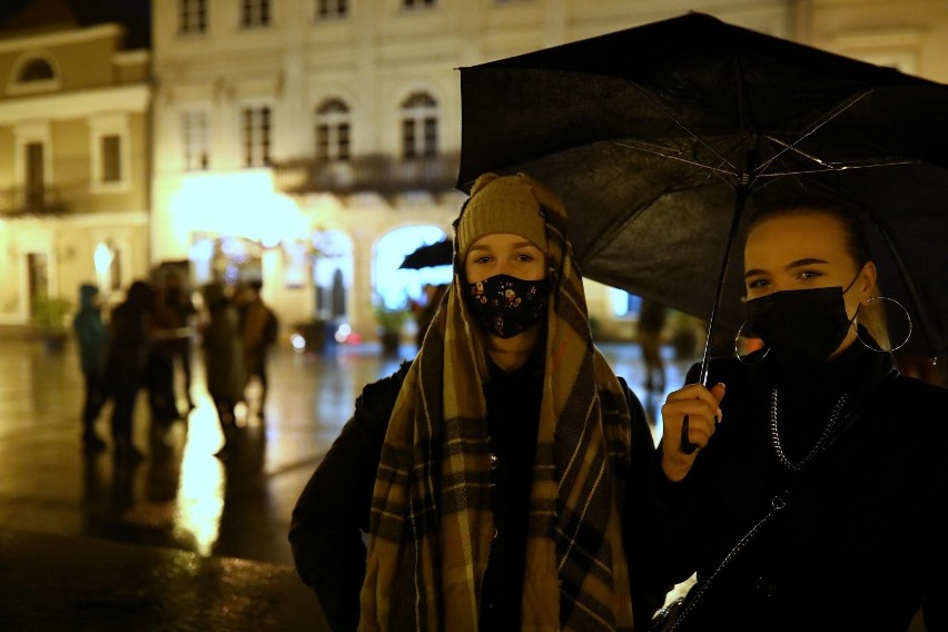 Protest kobiet w Rynku Trybunalskim w Piotrkowie, 30...