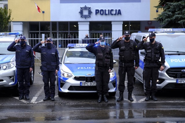 Funkcjonariusze w Toruniu oddają hołd zastrzelonemu policjantowi