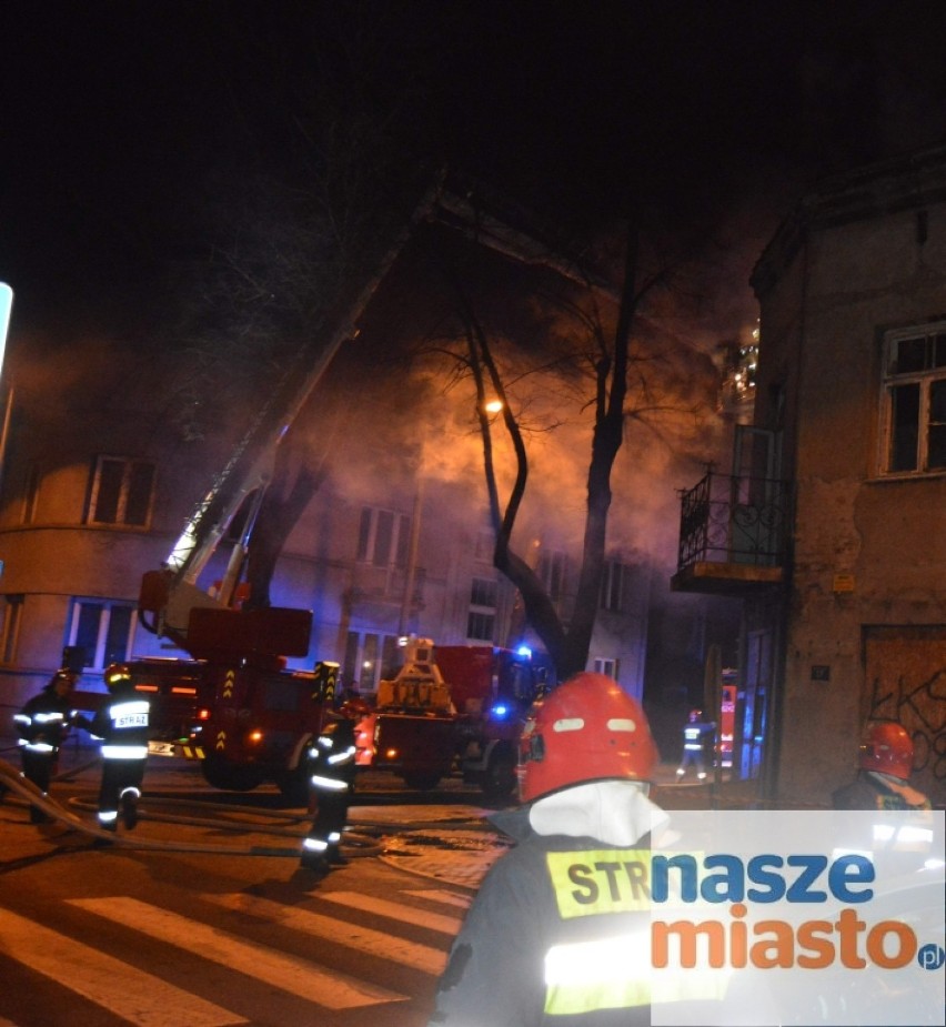 Pożar kamienicy przy ul. Chmielnej we Włocławku