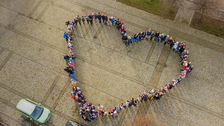 WOŚP 2020 powiat chodzieski. Żywe serduszko WOŚP w Budzyniu i w Szamocinie (ZDJĘCIA)