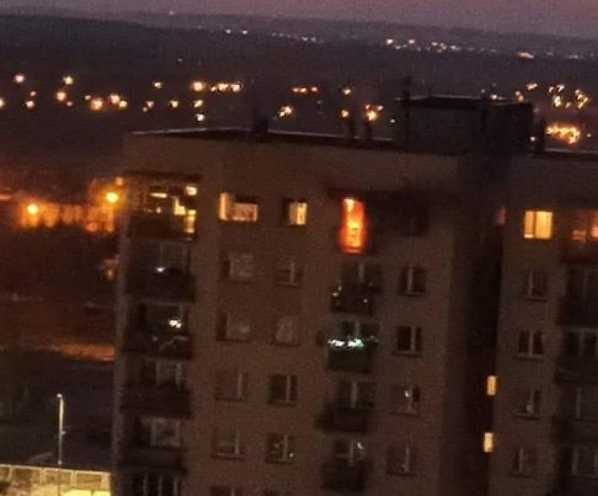 Pożar w Dąbrowie Górniczej. W bloku przy ul. Morcinka spłonęło mieszkanie na 10. piętrze