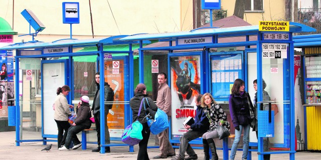 Wiaty u zbiegu ulicy Karmelickiej i Alej powstały po kilku latach starań. Wcześniej ludzie mokli i marzli czekając na autobus