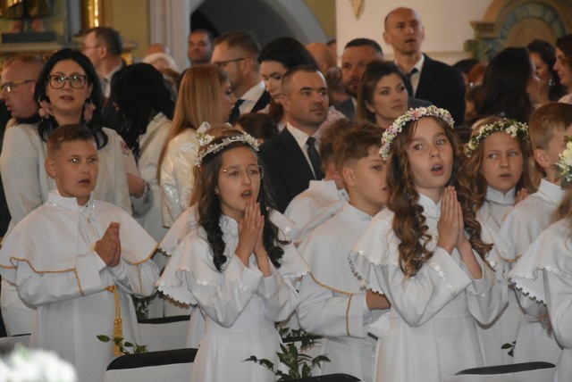Pierwsza Komunia Święta ponad 60 dzieci w Bazylice Mniejszej w Sieradzu
