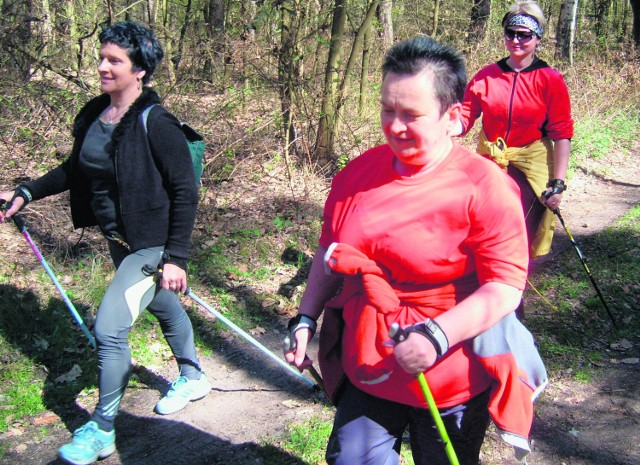 Nordic walking to nie tylko sposób na aktywne spędzanie czasu, ale też forma rehabilitacji