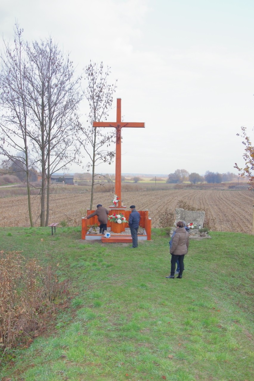 Poświęcenie nowego Krzyża Powstańczego w Bartochowie