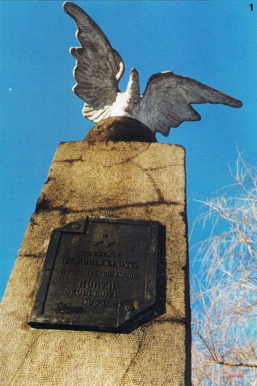 Lata 1990-1995 , Fragment pomnika wystawionego w XV rocznicę...