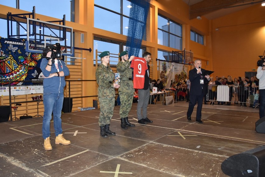 Finał WOŚP zorganizowano w hali Rypińskiego Centrum Sportu....