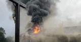 Pożar w Kliczkowie Małym. Od uderzenia pioruna płonął budynek ZDJĘCIA