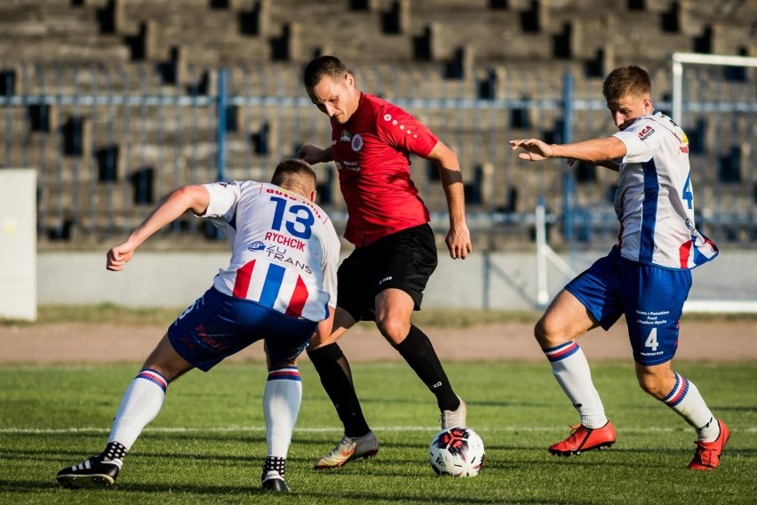 Ligi piłkarskie zostały zawieszone do co najmniej 26...