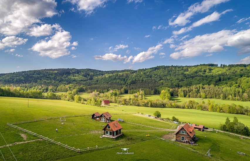 Zapraszamy Was na krótką podróż w doliny Ropy i Białej. Przewodnikiem jest Piotr Gaborek, pasjonat fotografii lotniczej