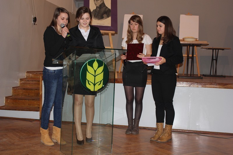Troje uczniów ZSRCKU w Kościelcu odebrało tegoroczną Nagrodę...