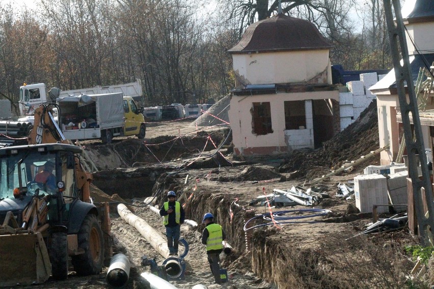 Przy ulicy Stromej powstają letnie baseny w Legnicy