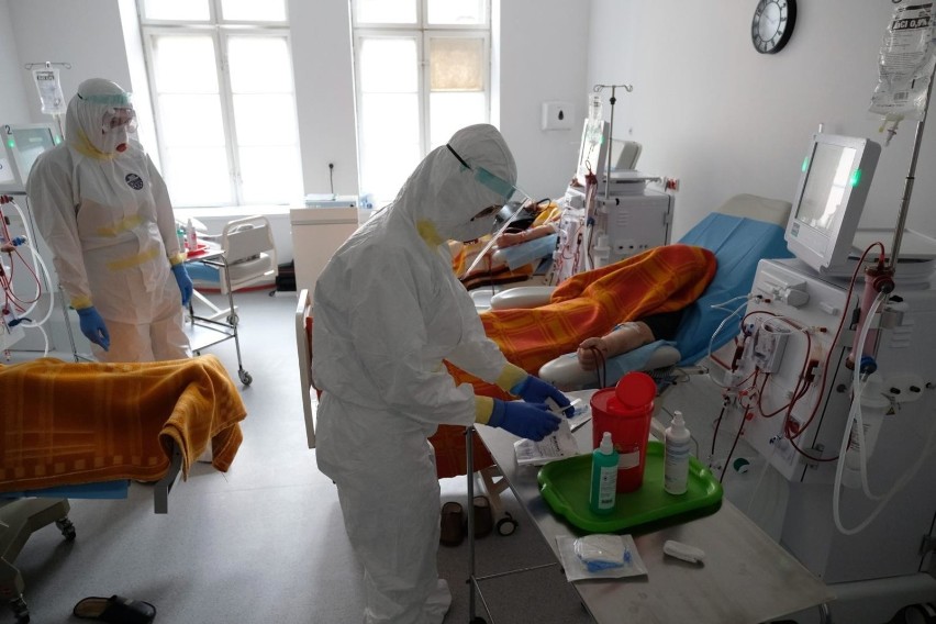 Koronawirus w Polsce. Śmiertelne żniwo epidemii jest dużo większe, niż mówią oficjalne statystyki