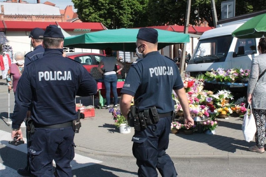 Malbork. Targowisko w czasie epidemii cały czas jest sprawdzane przez policję