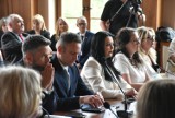 Rada Miasta Malborka debatuje na pierwszej sesji. Radni wybrali przewodniczącego