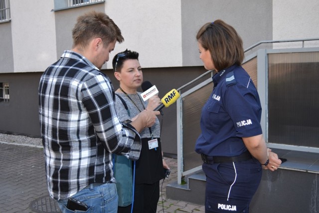 Rzecznik prasowa policji Aleksandra Pieprzycka w rozmowie z mediami