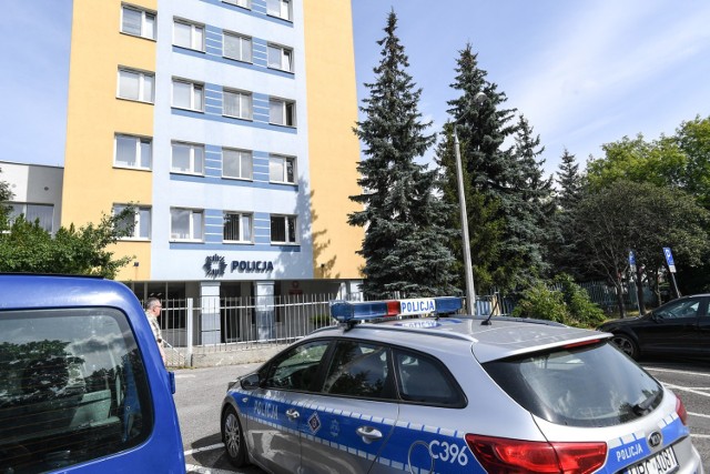 Podczas imprezy, która miała się odbywać na Komisariacie Policji Toruń-Śródmieście, ranny został jeden z funkcjonariuszy.