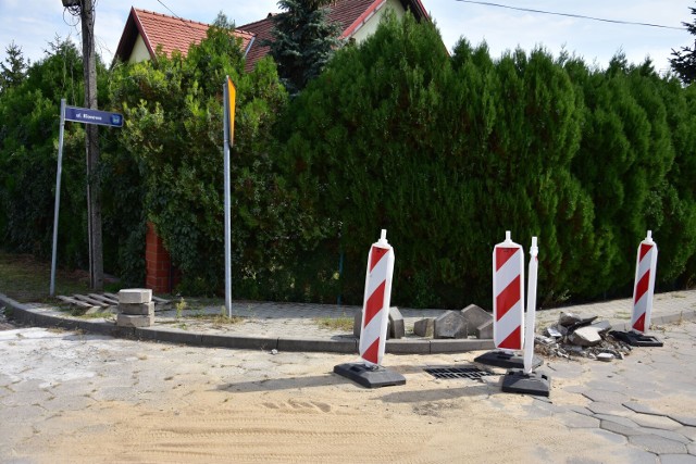Remontowana studzienka na skrzyżowaniu ulic Sadowej i Klonowej.