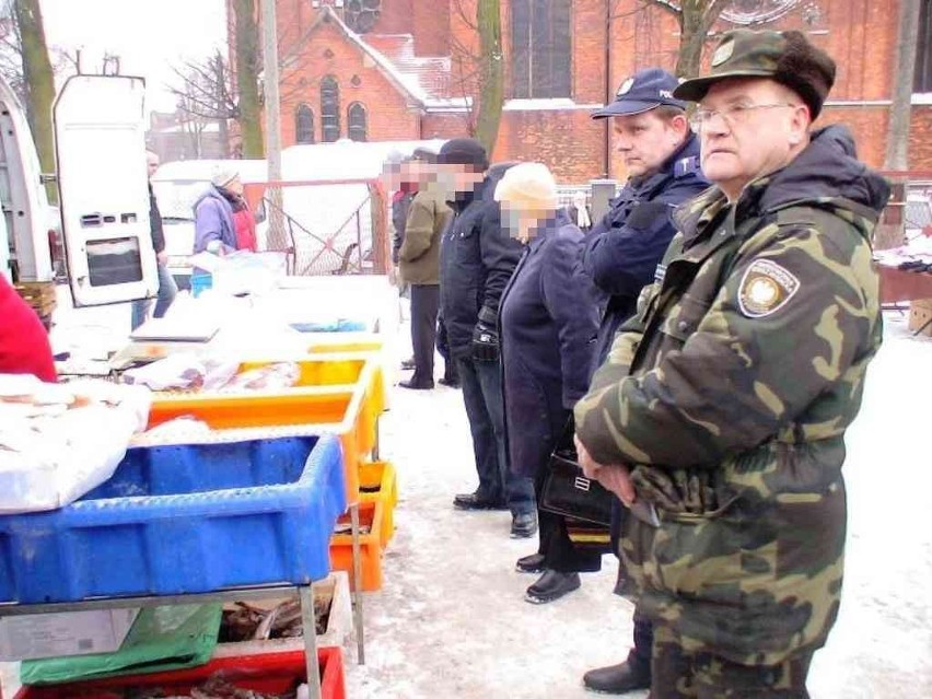 Inowrocław: Policja i Straż Rybacka kontrolowały punkty handlu rybami [ZDJĘCIA]