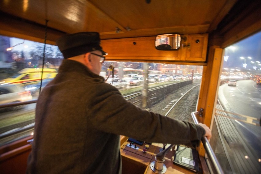 Świąteczny tramwaj w Gdańsku rozpoczął kursowanie we wtorek,...