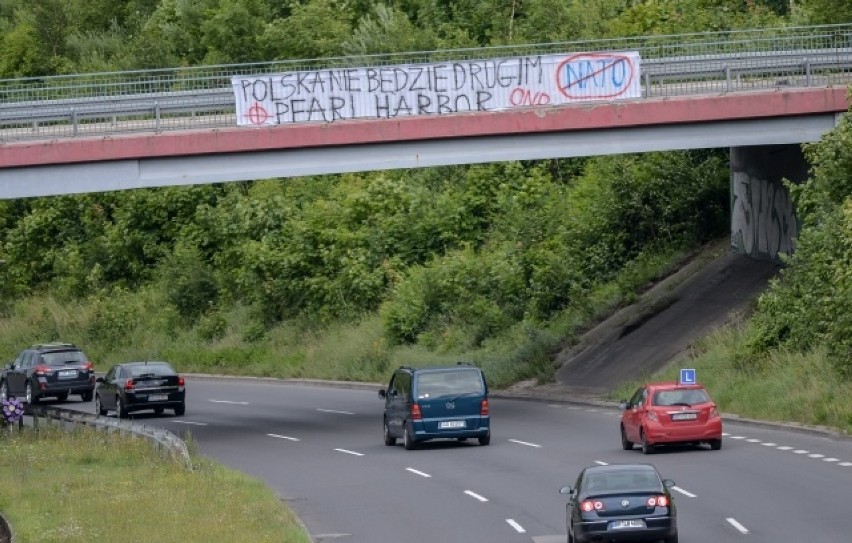 Kontrowersyjny napis nad Armii Krajowej [ZDJĘCIA]