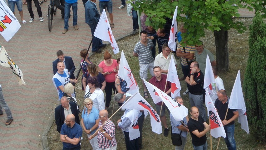 Huta Częstochowa upadnie ? Zakład stoi . Ludzie boja się o wypłaty ZDJĘCIA