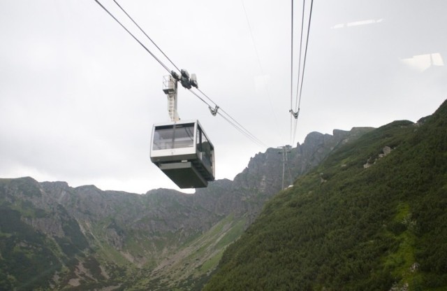 To ostatni weekend, kiedy będzie można wjechać kolejką linową na Kasprowy Wierch w Tatrach. Od najbliższego poniedziałku 30 października kolejka zostanie zamknięta ze względu na konieczność przeprowadzenia prac serwisowych