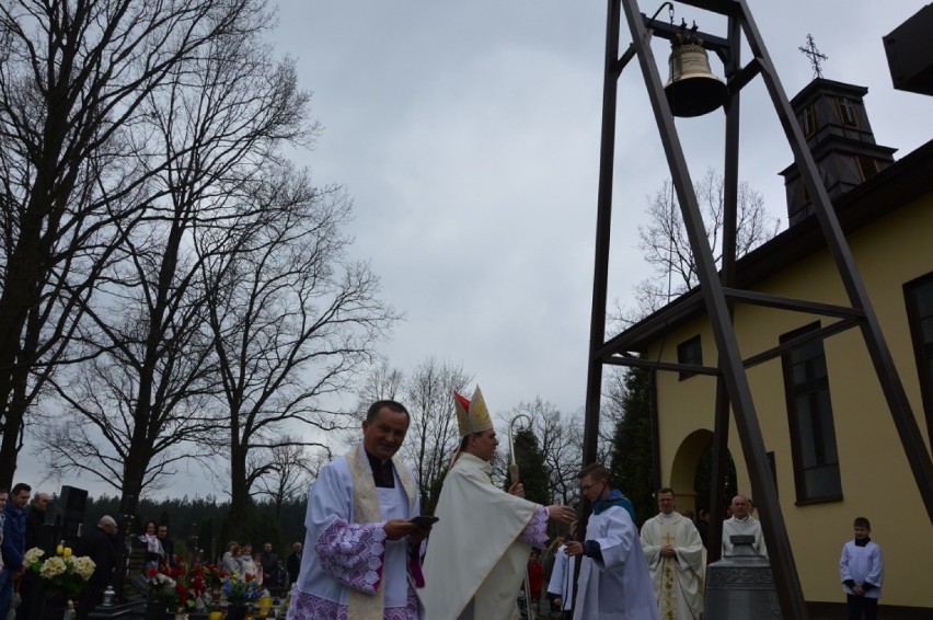 Kaszewice. Nowy dzwon przy cmentarnej kaplicy [ZDJĘCIA]