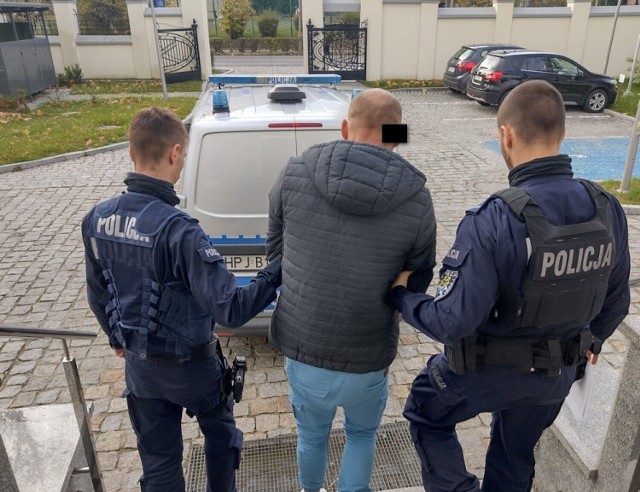Policjanci z Brzegu zatrzymali mężczyznę poszukiwanego listem gończym.