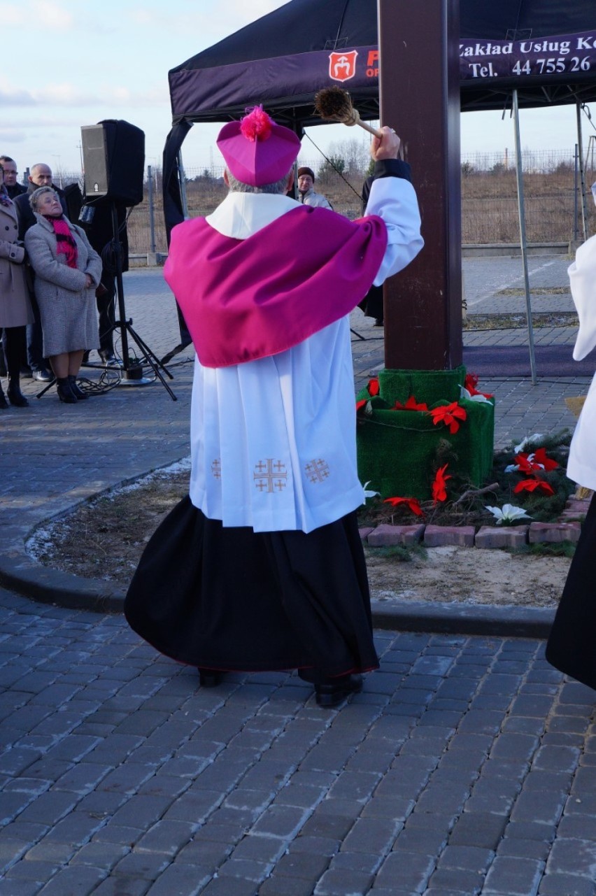 Biskup Henryk Tomasik poświęcił nowy cmentarz