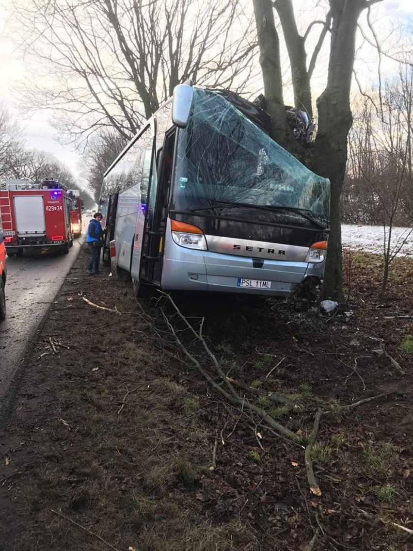 Wypadek autobusu na trasie Gniezno-Kłecko. Podróżowały nim Morsy ze Słupcy 
