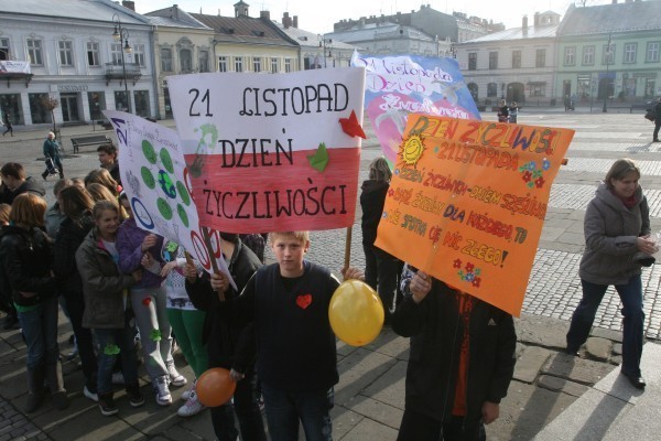 Nowy Sącz: dzień życzliwości i pozdrowień (ZDJĘCIA)