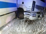 Wypadek w Pietraszowie. Ciężarówka wpadła na podwórko i zatrzymała się tuż przed domem 