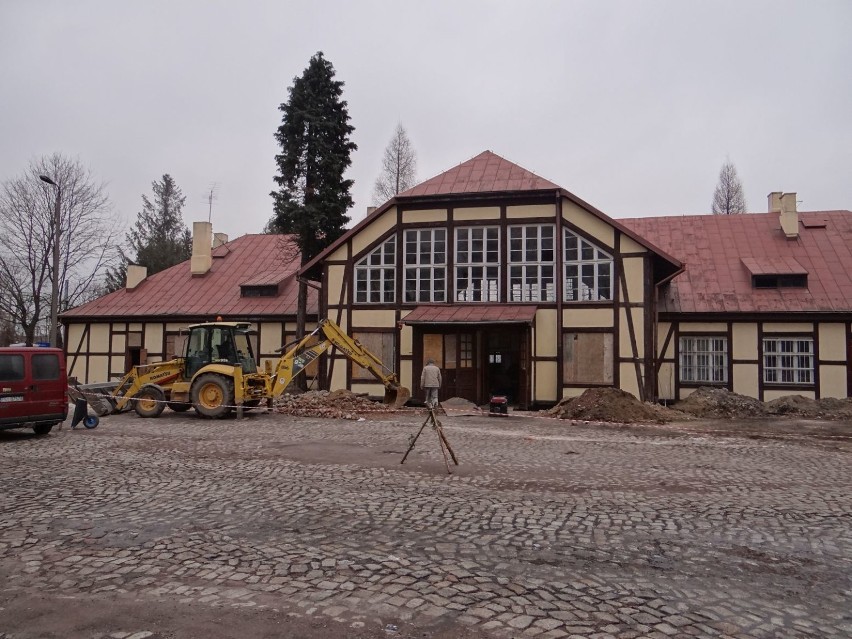 Rozpoczął się kapitalny remont dworca Wieluń-Dąbrowa [ZDJĘCIA]