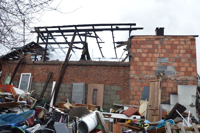 Pożar przy ul. Chełmońskiego w Łowiczu. Z dymem poszło 70 tys. zł [Zdjęcia]