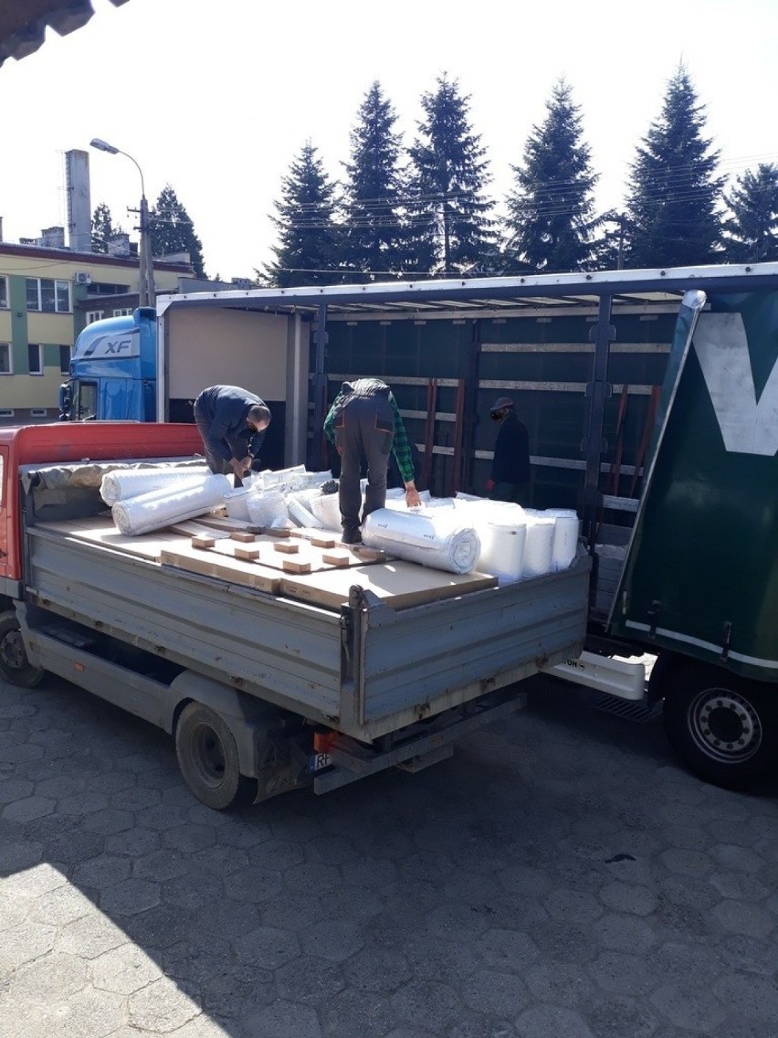 Do Przemyśla dotarła dostawa 35 kompletów łóżek, materaców,...