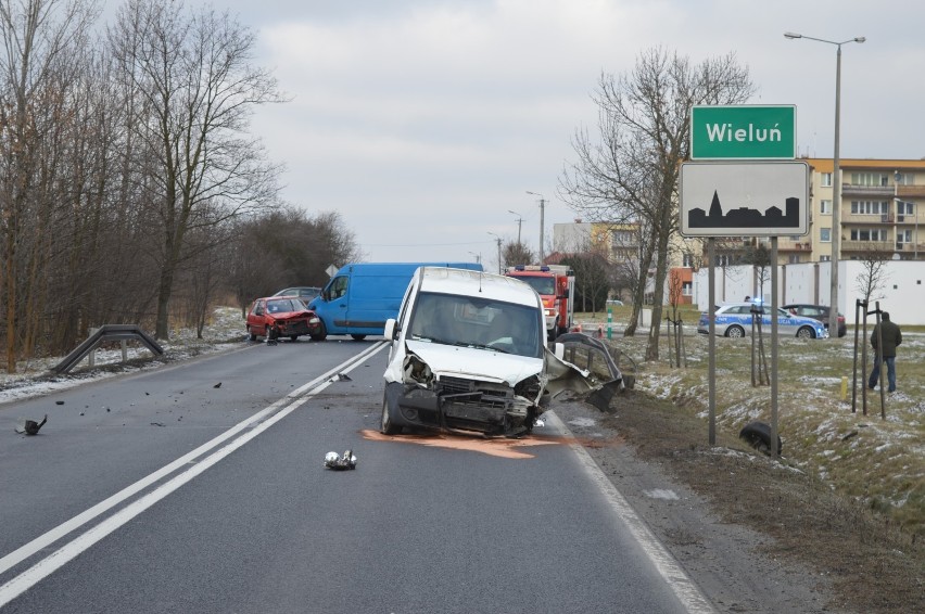 Wypadek na DK 43 Wieluń ulica Częstochowska