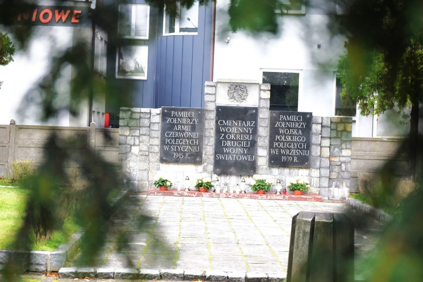 W Sieradzu dowody pamięci obecne są także na cmentarzu...