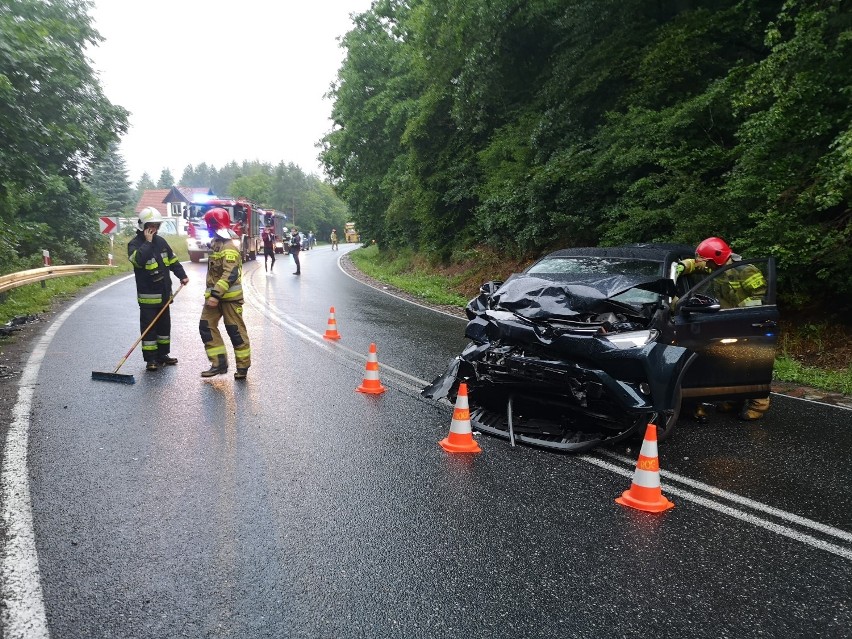 Wypadek na DK16 w Kłódce w powiecie grudziądzkim. Jedna osoba trafiła do szpitala [zdjęcia]