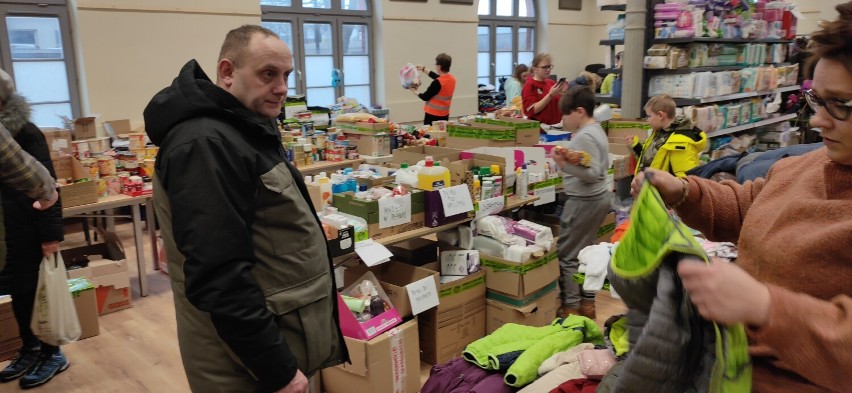 Trwa zbiórka pomocy Ukrainie. Stacja Kultura "pęka w szwach"